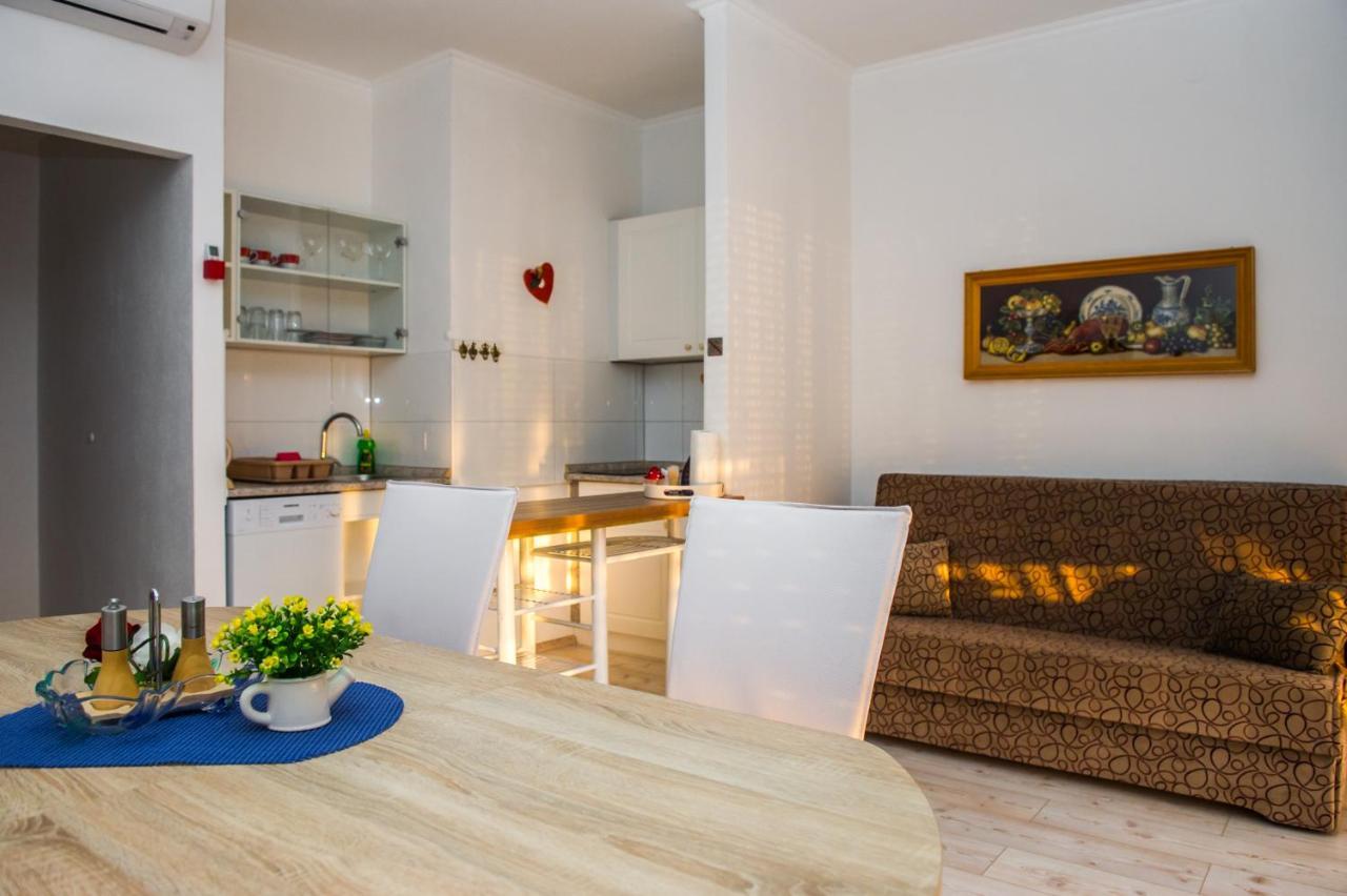 Apartament Nino Podstrana